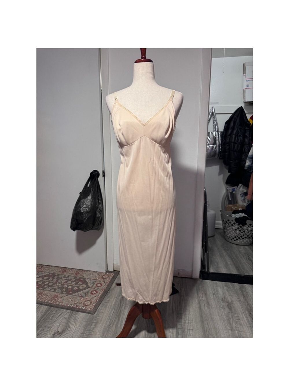 Vintage Montgomery Ward slip size 40 T. Tan adjustable straps. USA maxi